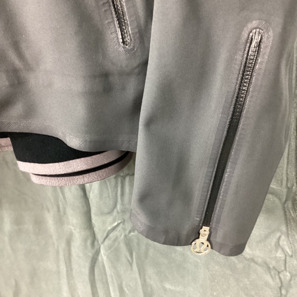 Lulu Lemon Unique Water Resistant Flattering Fitted Jacket Size 8 - Picture 9 of 10